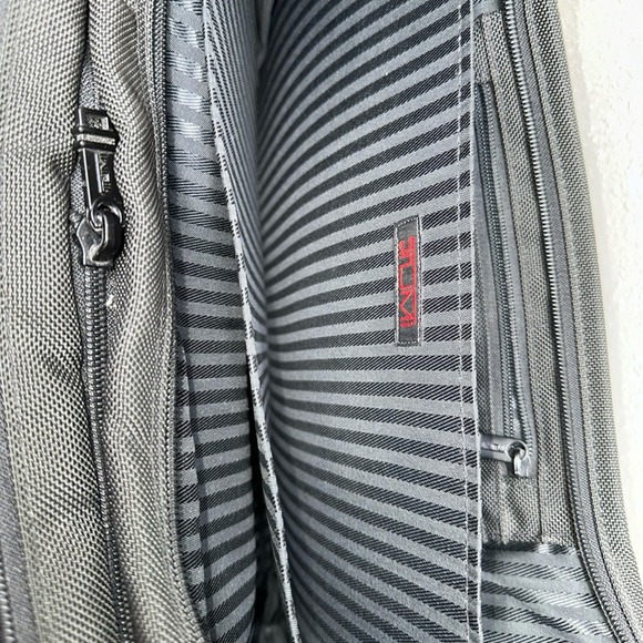 Tumi Alpha 26141D4 Black Expandable Laptop Briefcase Bag EUC - Picture 13 of 16